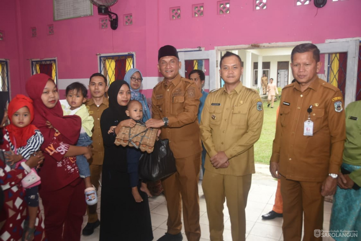 6 Oktober 2025&nbsp; Penyerahan Bantuan Stunting di Kantor Camat Singkut
