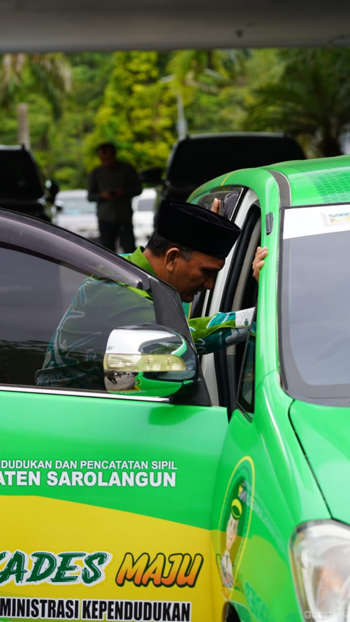 27 November 2025&nbsp; Penyerahan Satu Unit Mobil Operasional Pelayanan Administrasi Kependudukan Kelurahan dan Desa ke Diskdukcapil