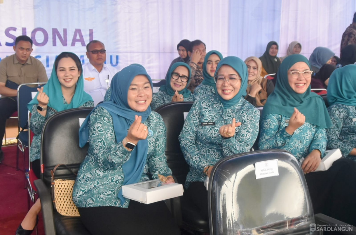 31 Juli 2025 - Peringatan Puncak Hari Keluarga Nasional Ke 32 Tingkat Provinsi Jambi Sekaligus Pengukuhan AyahBunda Genre Provinsi dan Kabupaten Kota di Halaman Kantor Bupati Kerinci