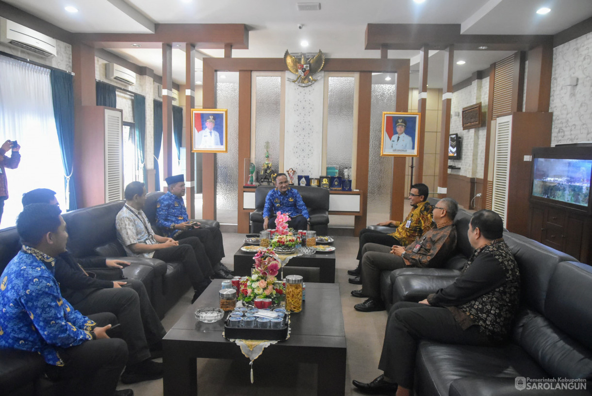 17 Juni 2025 - Audiensi dengan Kepala OJK dan Dirut Bank Jambi