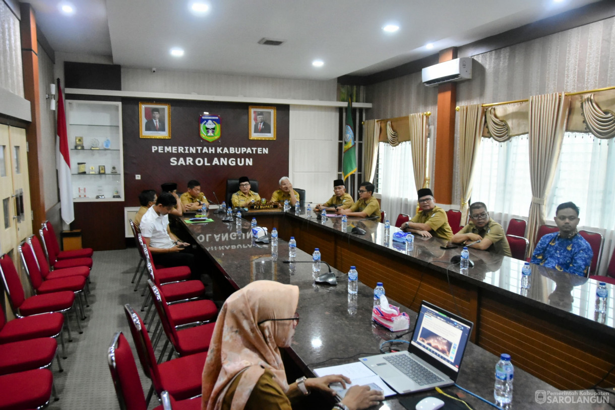 22 April 2024 - Rapat TPID Via Zoom Meeting Di Ruang Pola Utama Kantor Bupati Sarolangun