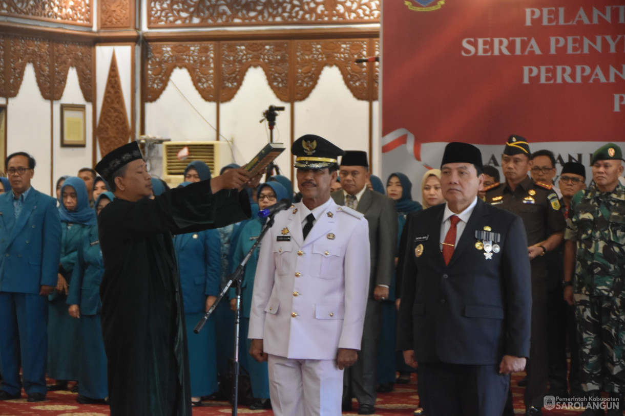 22 Mei 2024 -  Pelantikan Pengukuhan Dan Penyerahan SK Penjabat Bupati Sarolangun Di Auditorium Rumah Dinas Gubernur Jambi