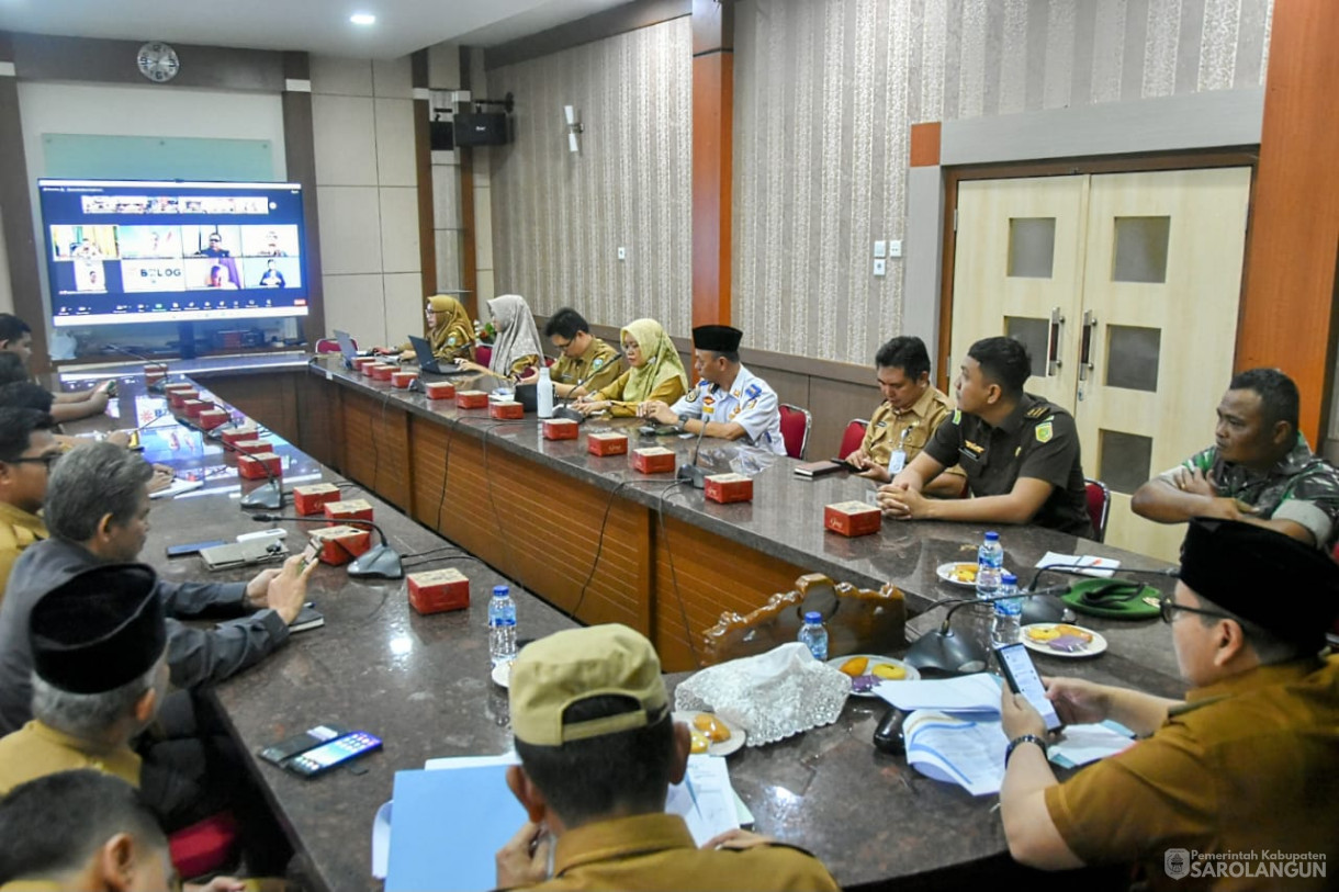 5 Februari 2024 - Rapat TPID Via Zoom Meeting Di Ruang Pola Utama Kantor Bupati Sarolangun