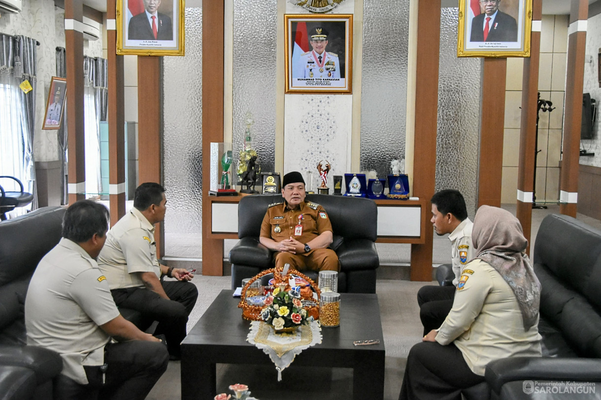 29 Januari 2024 - Silaturahmi Dengan Pegawai Samsat Sarolangun Di Ruang Kerja Bupati Sarolangun