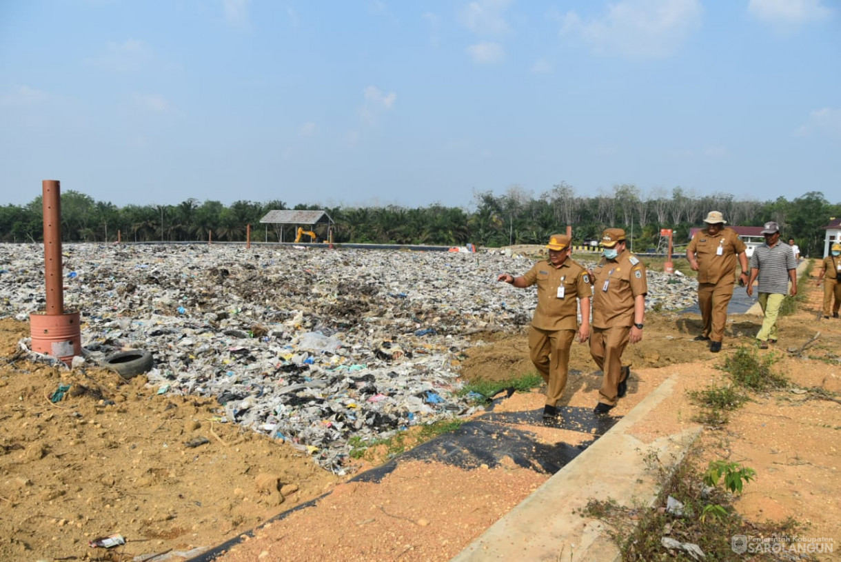 23 Oktober 2023 - Penjabat Bupati Sarolangun Meninjau Tempat Pemrosesan Akhir Bukit Cino Kecamatan Pelawan