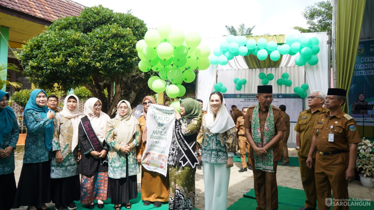14 Juli 2025 - Pj Sekda Kabupaten Sarolangun Membuka Kegiatan Penguatan Transisi PAUD Ke SD Masa Transisi Masa Pengenalan Lingkungan Sekolah Ramah Tahun 2025 di SD 57 Sungai Benteng Kecamatan Singkut