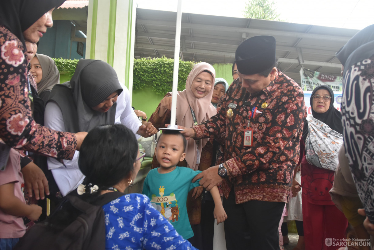 13 Juni 2024 - Gerakan Intervensi Pencegahan Stunting Dan Penyerahan Sertifikat Siap Nikah Di Kelurahan Sarkam Dam Desa Bernai