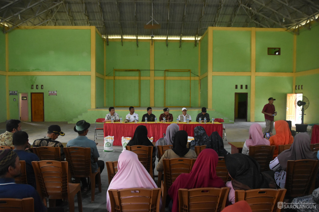 4 Februari 2024 - Penyerahan Bantuan Cadangan Pangan Pemerintah Di Balai Desa Bukit Suban Kecamatan Air Hitam