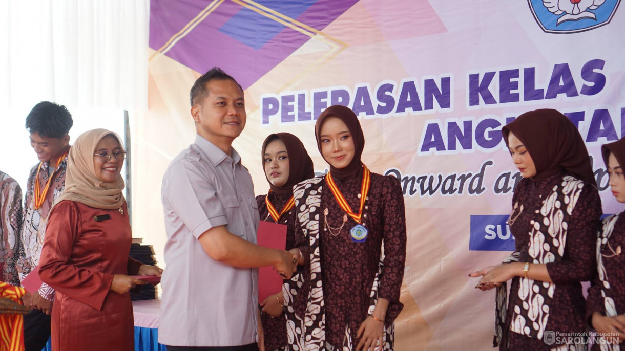 6 Mei 2026 Wakil Bupati Sarolangun Menghadiri acara perpisahan kelas XII SMAN 11 Sarolangun di Desa Butang Baru Kec. Mandiangin Timur