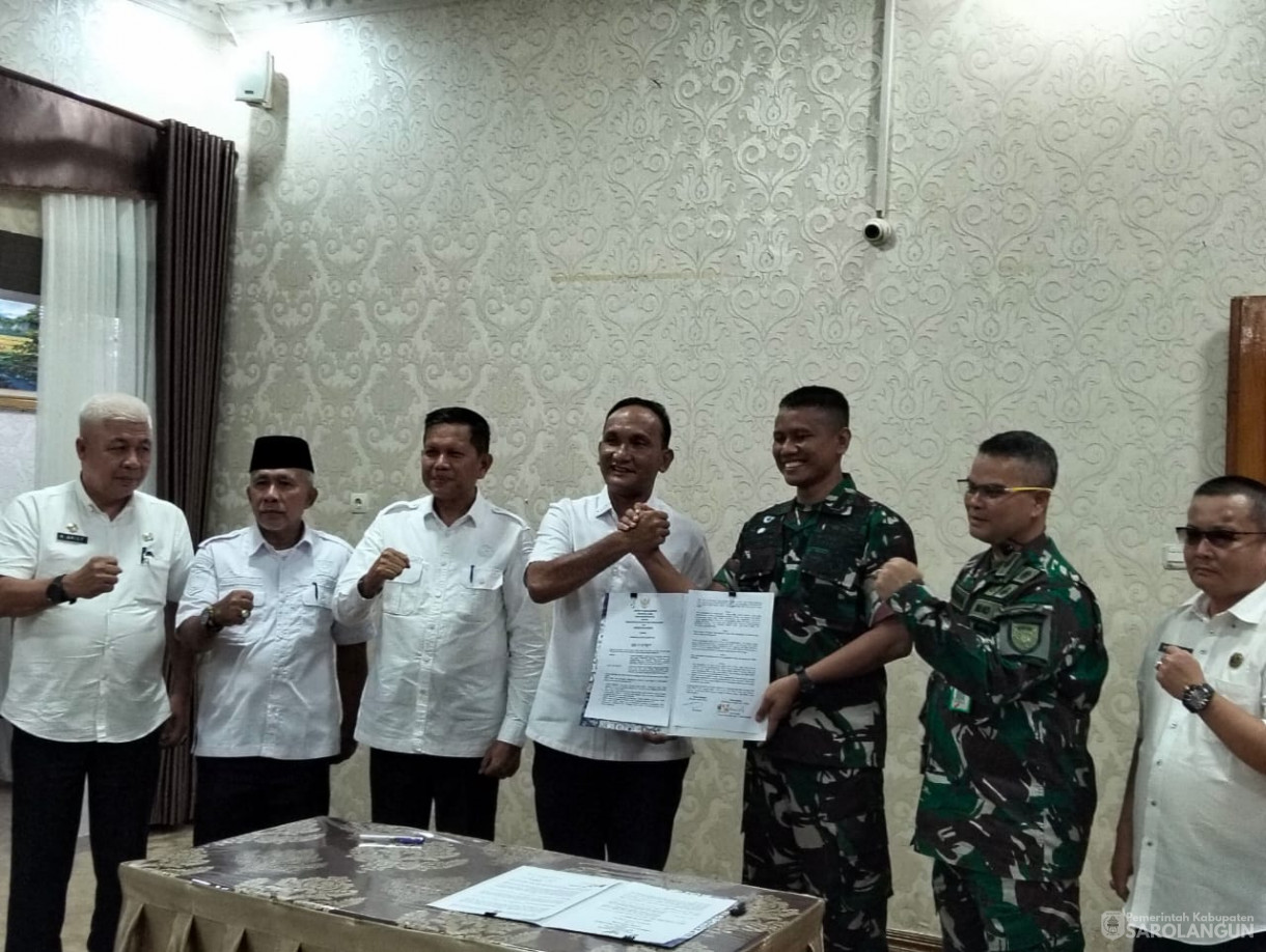 18 Juni 2025 -&nbsp;Penandatanganan MOU Pemerintah Daerah Karyabhakti Batang Asai antara Bupati dengan Dandim