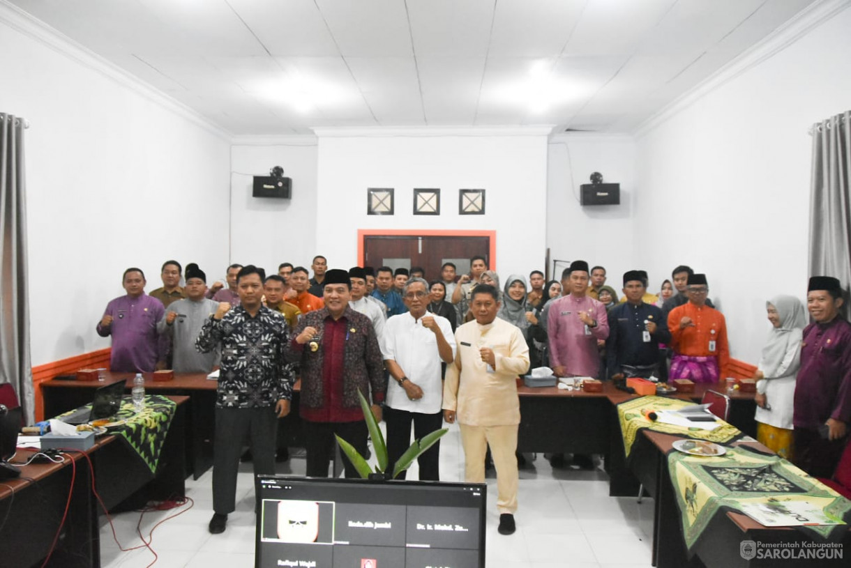 10 Oktober 2023 - Penjabat Bupati Sarolangun Menghadiri Konsultasi Publik Kajian Lingkungan Hidup Strategis Rencana Detil Tata Ruang Kawasan Sarolangun Di Aula Dinas Lingkungan Hidup