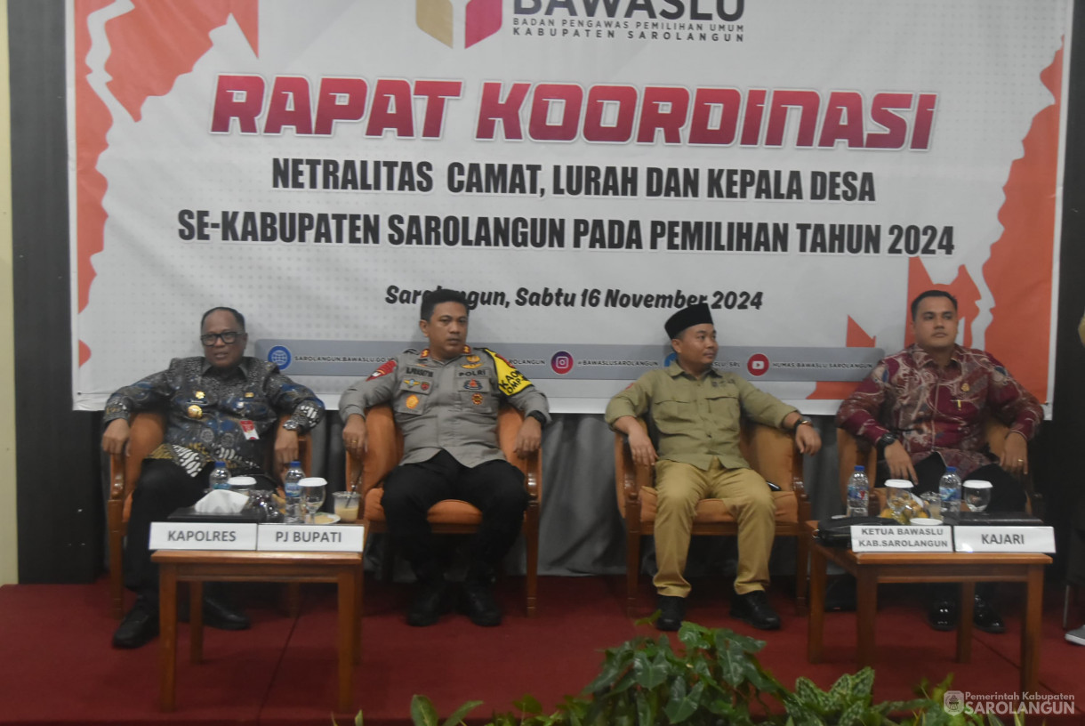 16 November 2024 - Rapat Koordinasi Netralitas Camat, Lurah Dan Kepala Desa Se Kabupaten Sarolangun, Bertempat di Aula Hotel Abadi Sarolangun