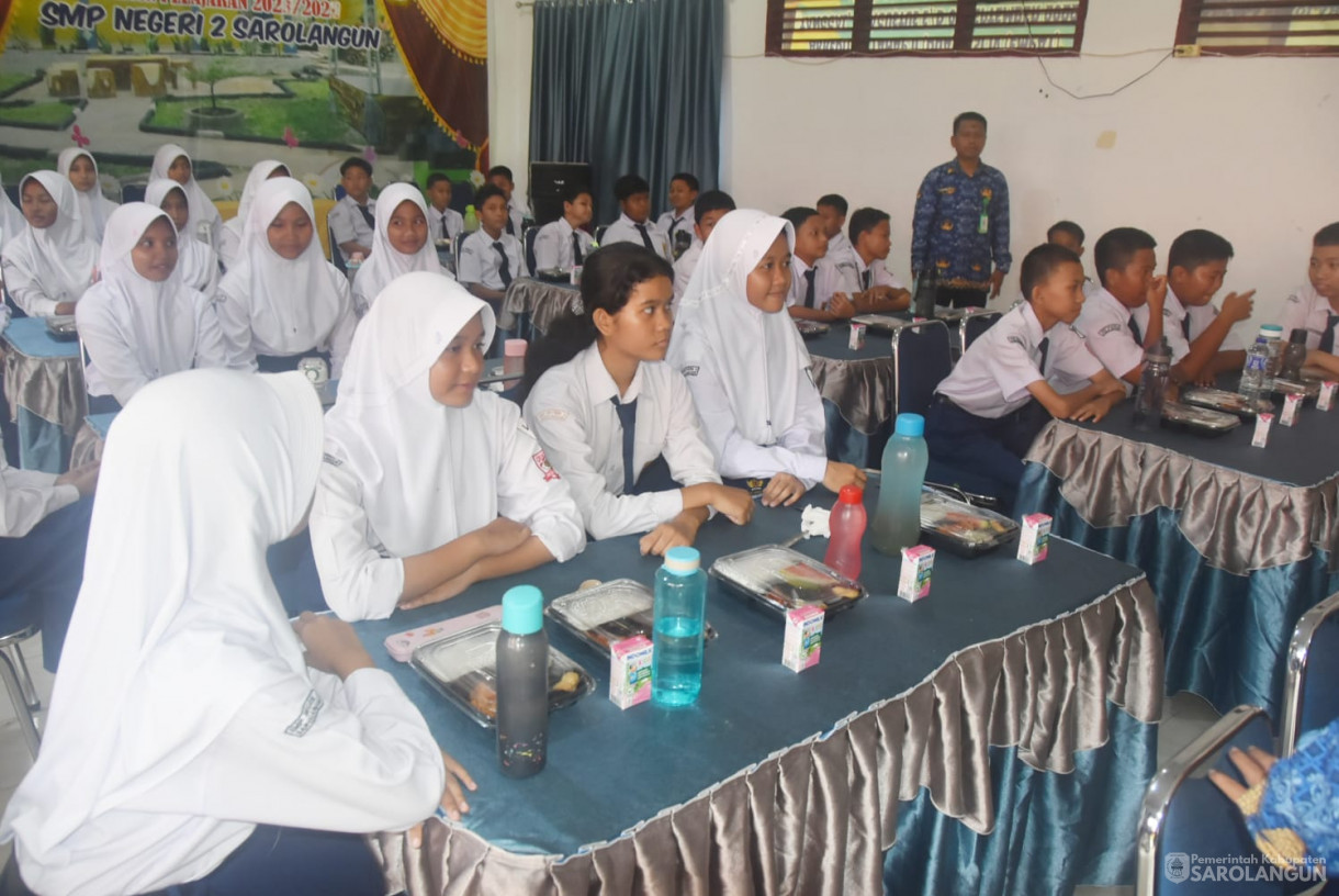 17 Desember 2024 - Uji Coba Makan Bergizi Gratis Untuk Siswa SD Dan SMP, Bertempat di SMPN 2 Sarolangun