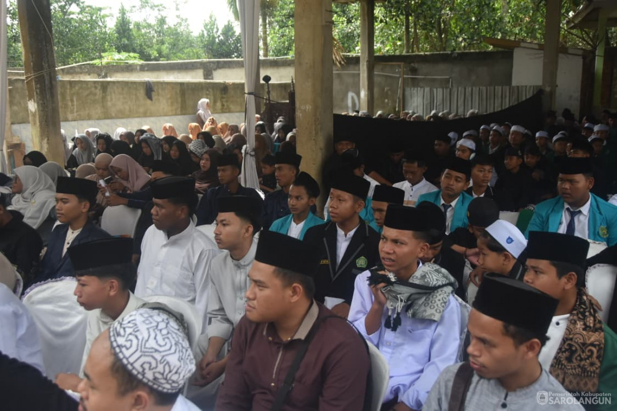 14 Oktober 2025&nbsp; Peringatan Hari Santri Nasional Tahun 2025 di Ponpes Serambi Mekah Al Aziziyah Desa Pelawan Jaya