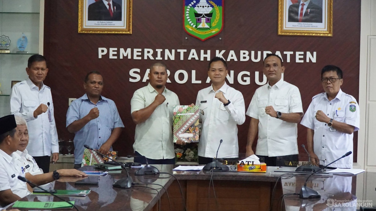 25 Februari 2026 Rapat Bersama Pimpinan Perusahaan Dalam Rangka Pembinaan Usaha Perkebunan di Ruang Pola Utama Kantor Bupati Sarolangun