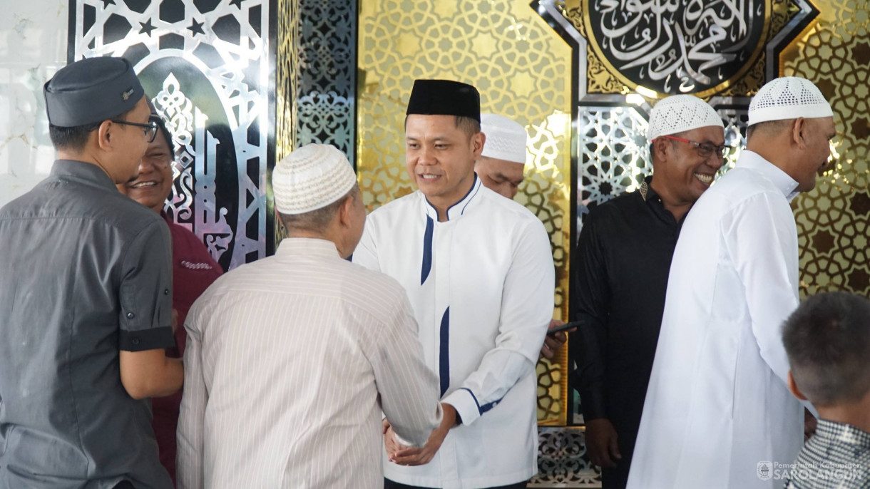 8 Mei 2026 Bupati Sarolangun, Wakil Bupati Sarolangun Melaksanakan Sholat Jumat Bersama di Masjid Darul Hikmah Persatuan Keluarga Daerah Piaman Sarolangun