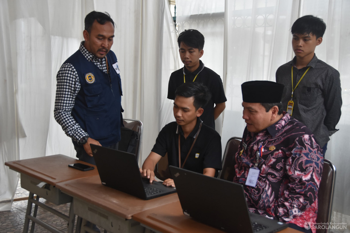 26 November 2023 - Meninjau Sekaligus Memberikan Arahan
Kepada Peserta Tes Pegawai Pemerintah Dengan Perjanjian Kerja Di Gedung Karunia
Global School Jambi