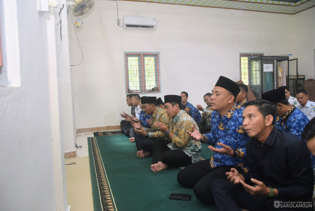17 Juni 2025 - Sholat Zuhur Berjaamaah Gemastajid di Musholla Nurul Islam Diknas Sarolangun&nbsp;