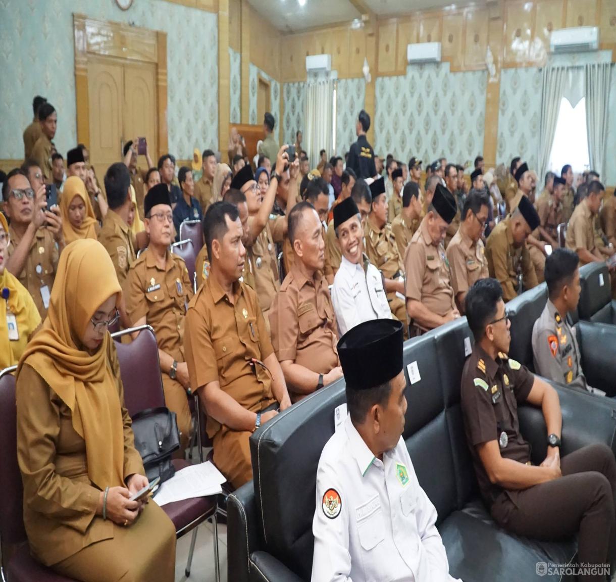25 Mei 2026 Bupati Sarolangun membuka Acara Sosialisasi dan Penandatanganan Kesepakatan bersama Forkopimda dalam Pelaksanaan Pilkades Serentak Tahun 2026 serta Launching Kotak Amal Berbarcode di Wilayah Kabupaten Sarolangun