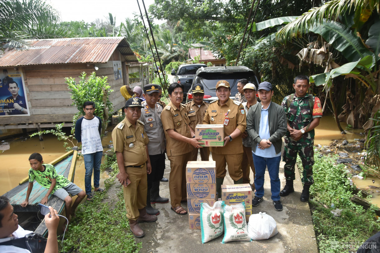 16 Januari 2024 - Meninjau Lokasi Terdampak Banjir Di Kecamatan Mandiangin