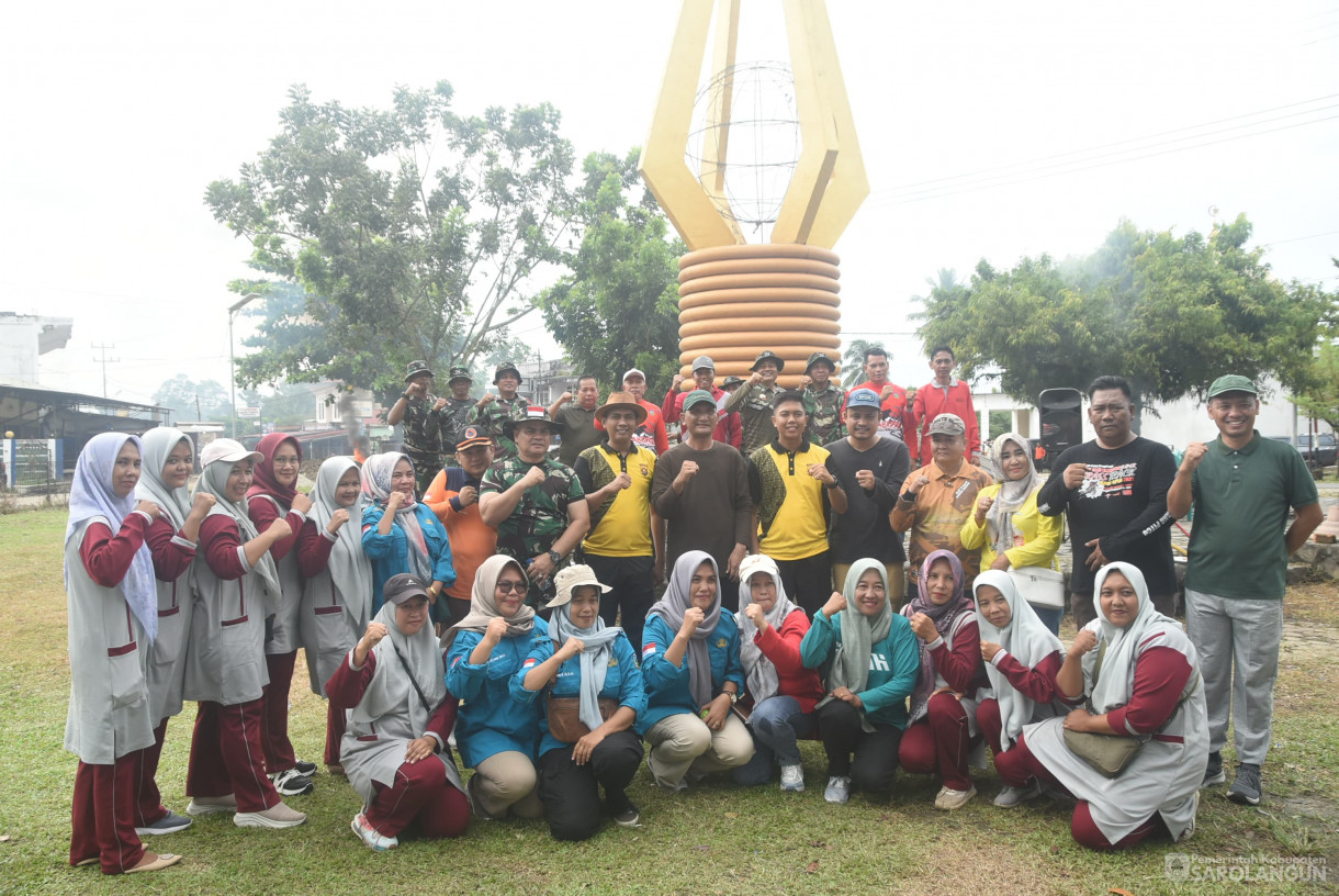 23 Mei 2025 - Bupati Sarolangun ikut Gelar Karya Bakti Bersama Kodim 0420 Sarko