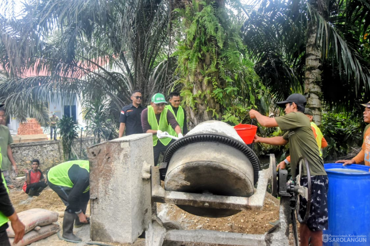 30 November 2025&nbsp; Gotong Royong Membangun Infrastruktur Bersama Masyarakat Desa Sungai Merah Kecamatan Pelawan