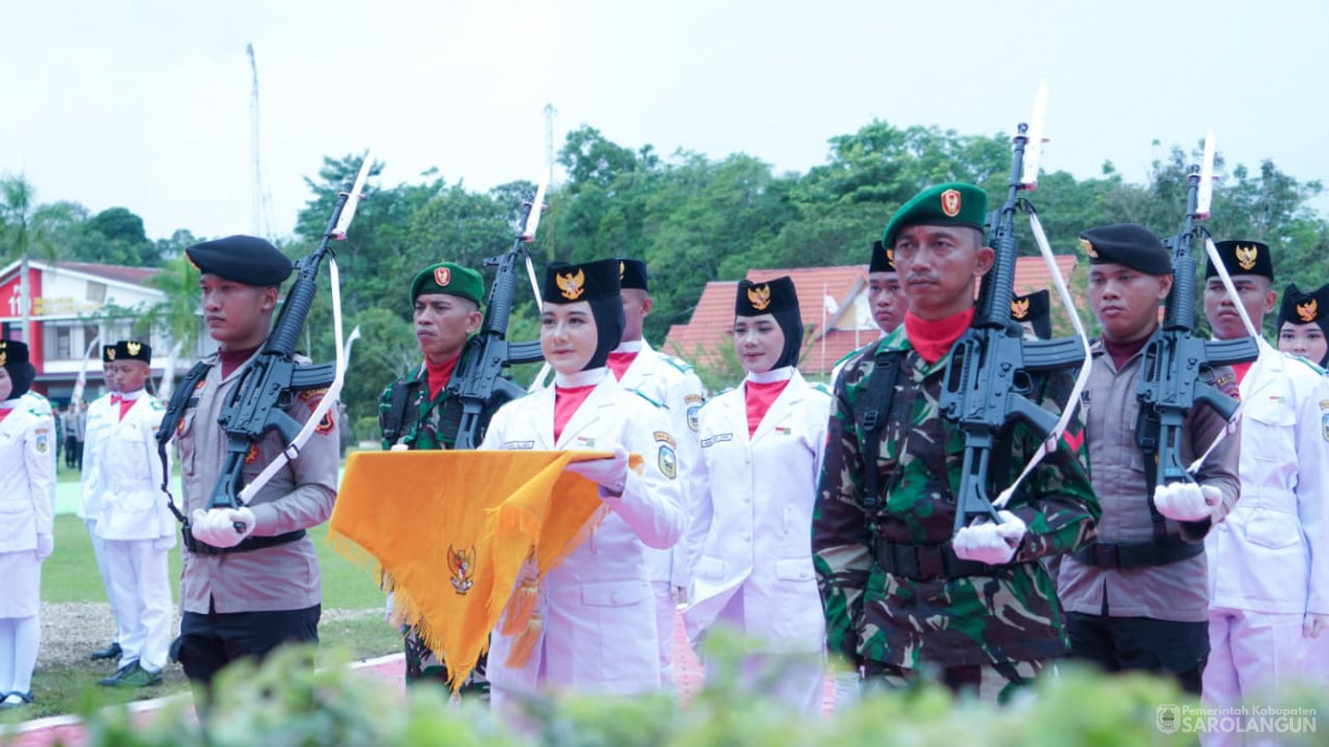 17 Agustus 2025&nbsp; Upacara Penurunan Bendera Merah Putih Bertempat di lapangan Gunung Kembang