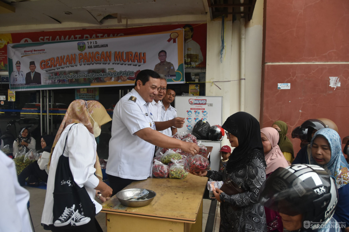 15 November 2023 - Penjabat Bupati Sarolangun Menghadiri Acara Gerakan Pasar Murah di Ceria Toserba Sarolangun