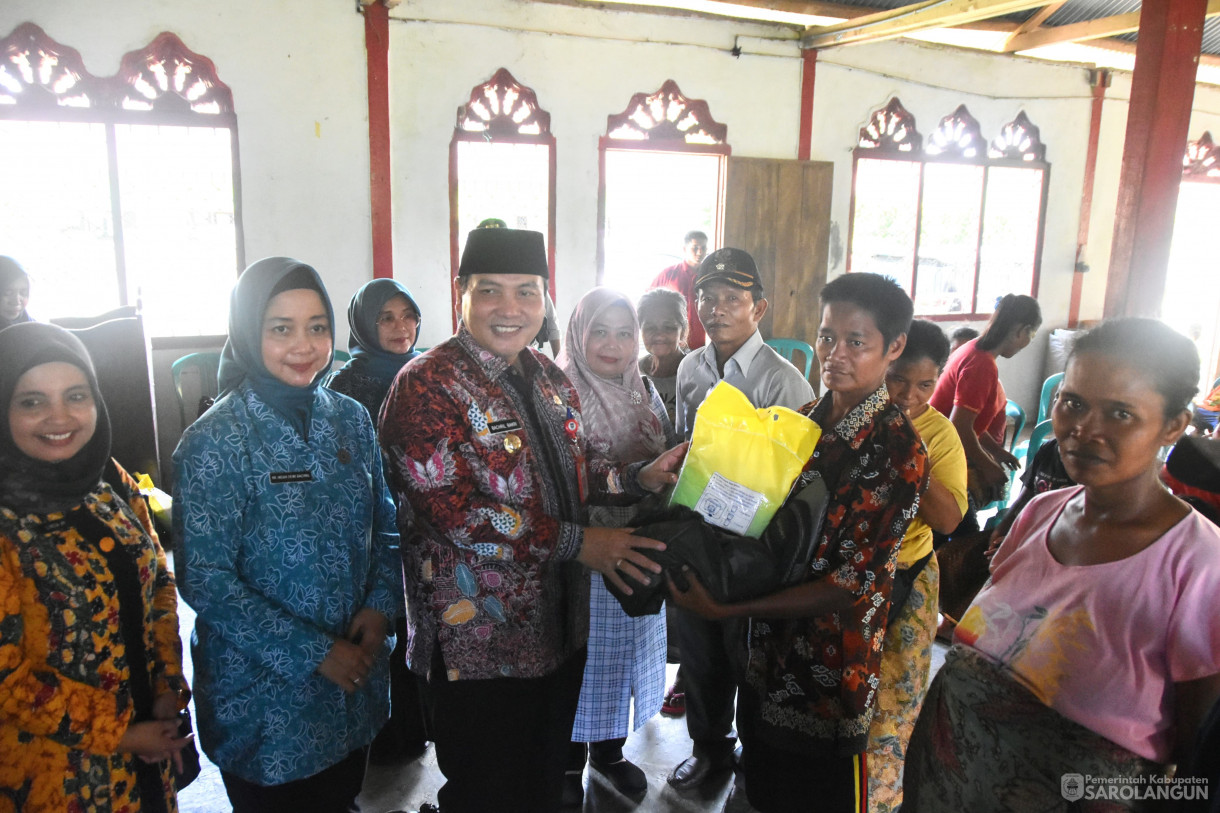 30 Maret 2024 - Penyerahan Bantuan Program Bapak Asuh Anak Stunting Untuk Keluarga Berisiko Stunting Dan Bantuan Penanganan Kemiskinan Ekstrim Bagi Suku Anak Dalam Di D