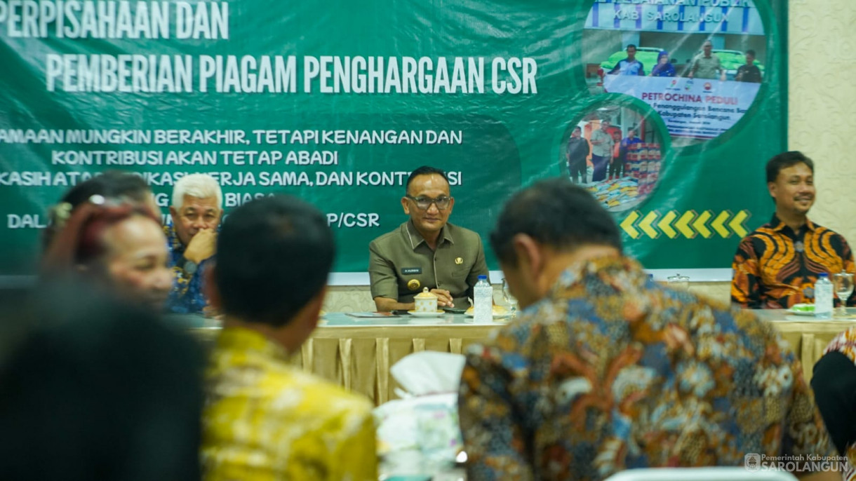 8 Desember 2025&nbsp; Bupati Sarolangun Hurmin Berikan Piagam Penghargaan CSR Kepada PT PetroChina&nbsp;&nbsp;