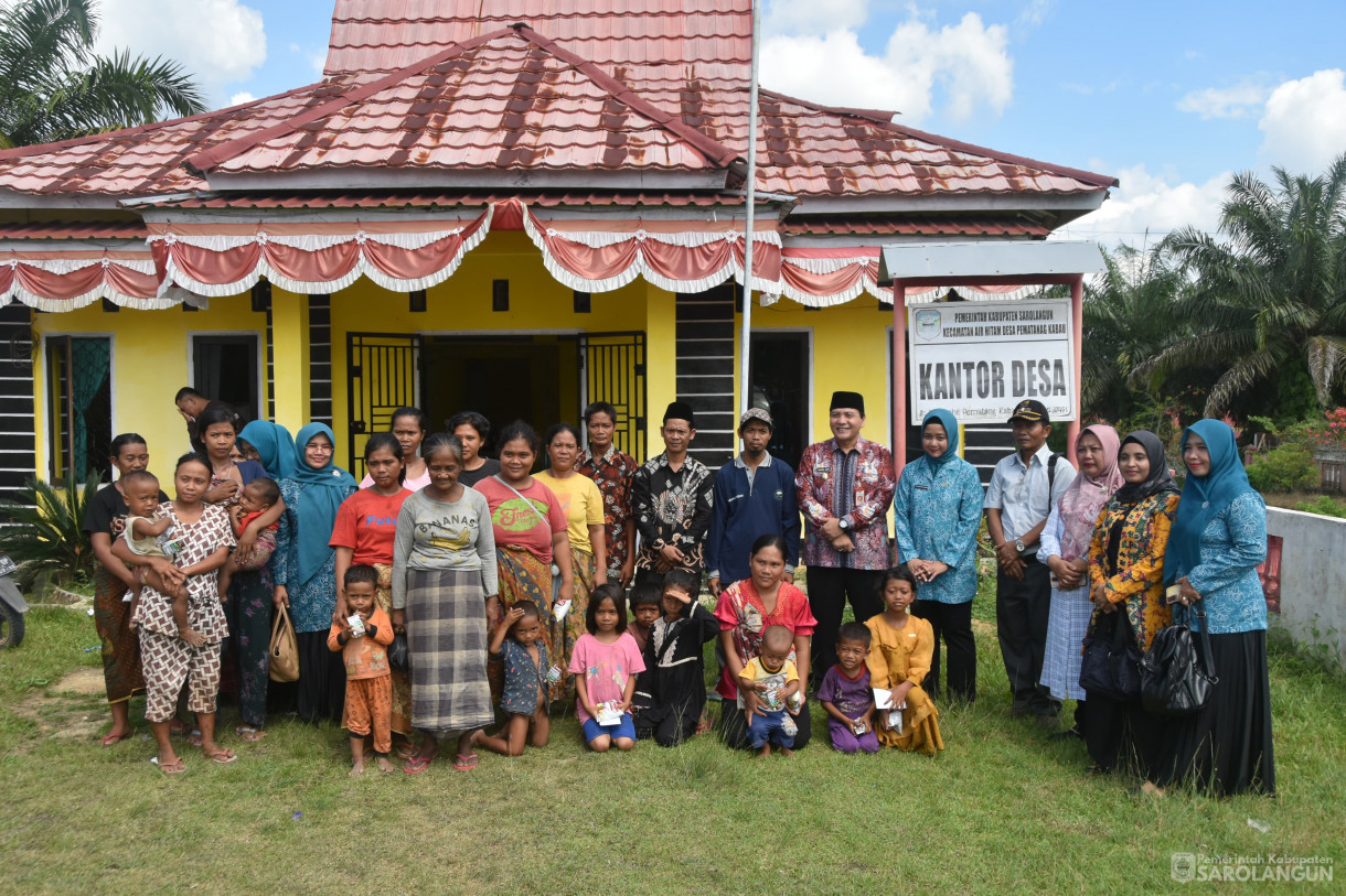 30 Maret 2024 - Penyerahan Bantuan Program Bapak Asuh Anak Stunting Untuk Keluarga Berisiko Stunting Dan Bantuan Penanganan Kemiskinan Ekstrim Bagi Suku Anak Dalam Di D