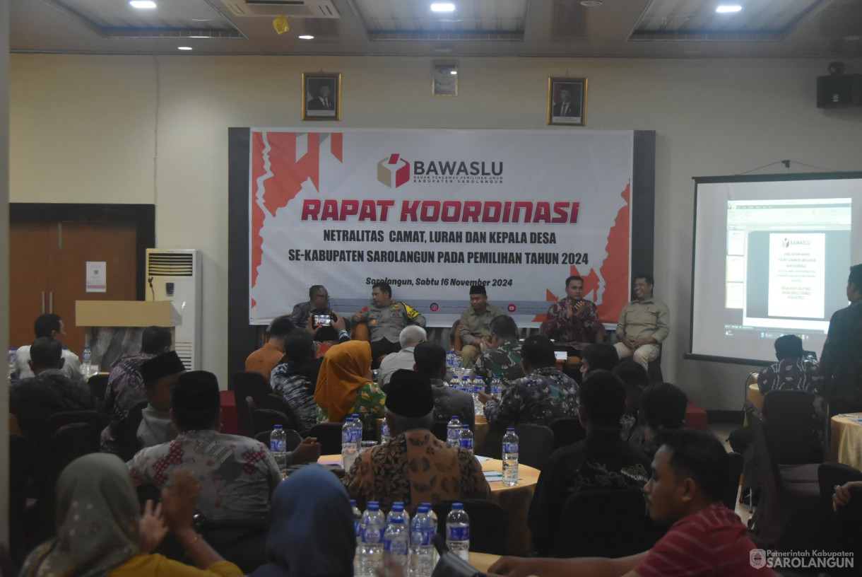 16 November 2024 - Rapat Koordinasi Netralitas Camat, Lurah Dan Kepala Desa Se Kabupaten Sarolangun, Bertempat di Aula Hotel Abadi Sarolangun