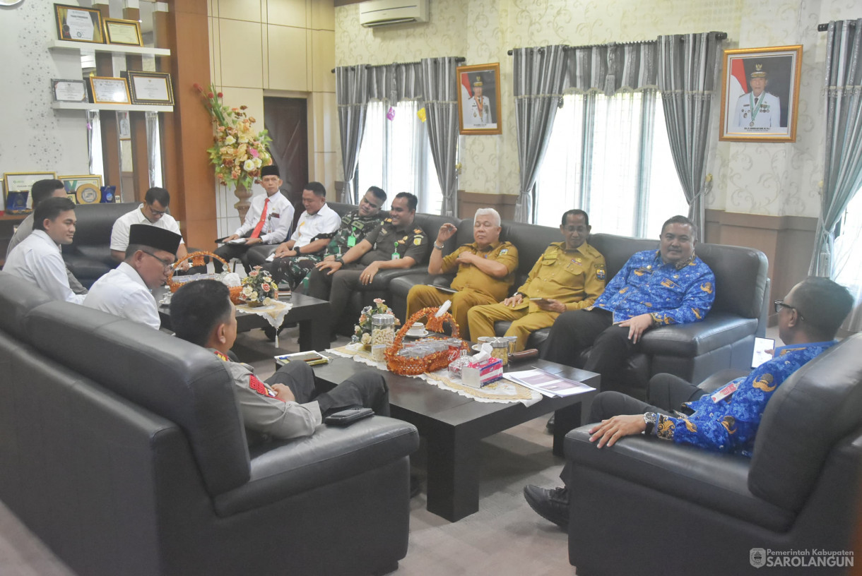 28 Oktober 2024 -&nbsp;Rapat Koordinasi Membahas Isu Strategis Aktifitas Penambangan Dan Angkutan Batubara di Kabupaten Sarolangun, Bertempat di Aula Utama Kantor Bupati Sarolangun