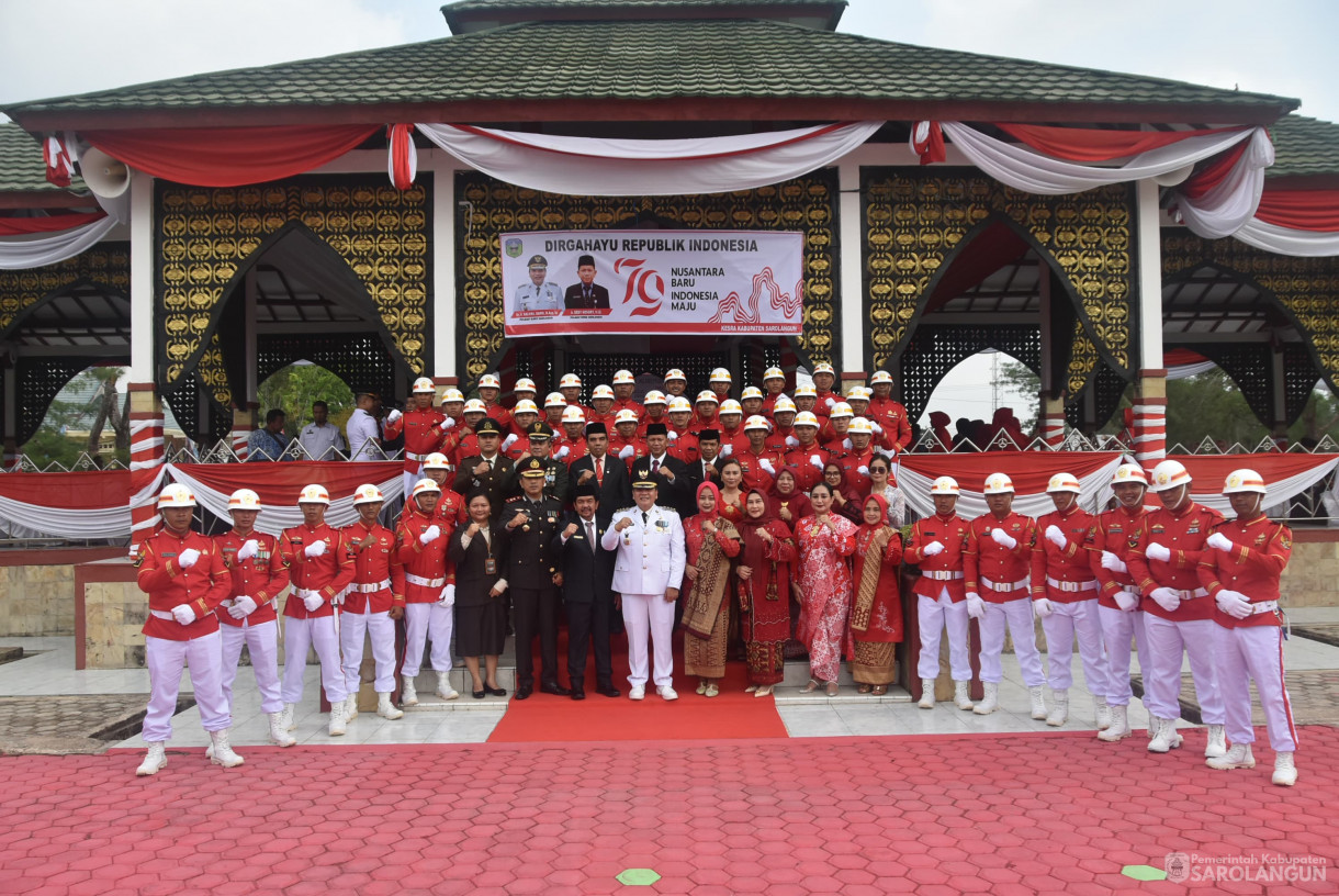 17 Agustus 2024 - Upacara Pengibaran Bendera Merah Putih Dalam Rangka HUT RI Ke 79, Bertempat di Lapangan Gunung Kembang Sarolangun