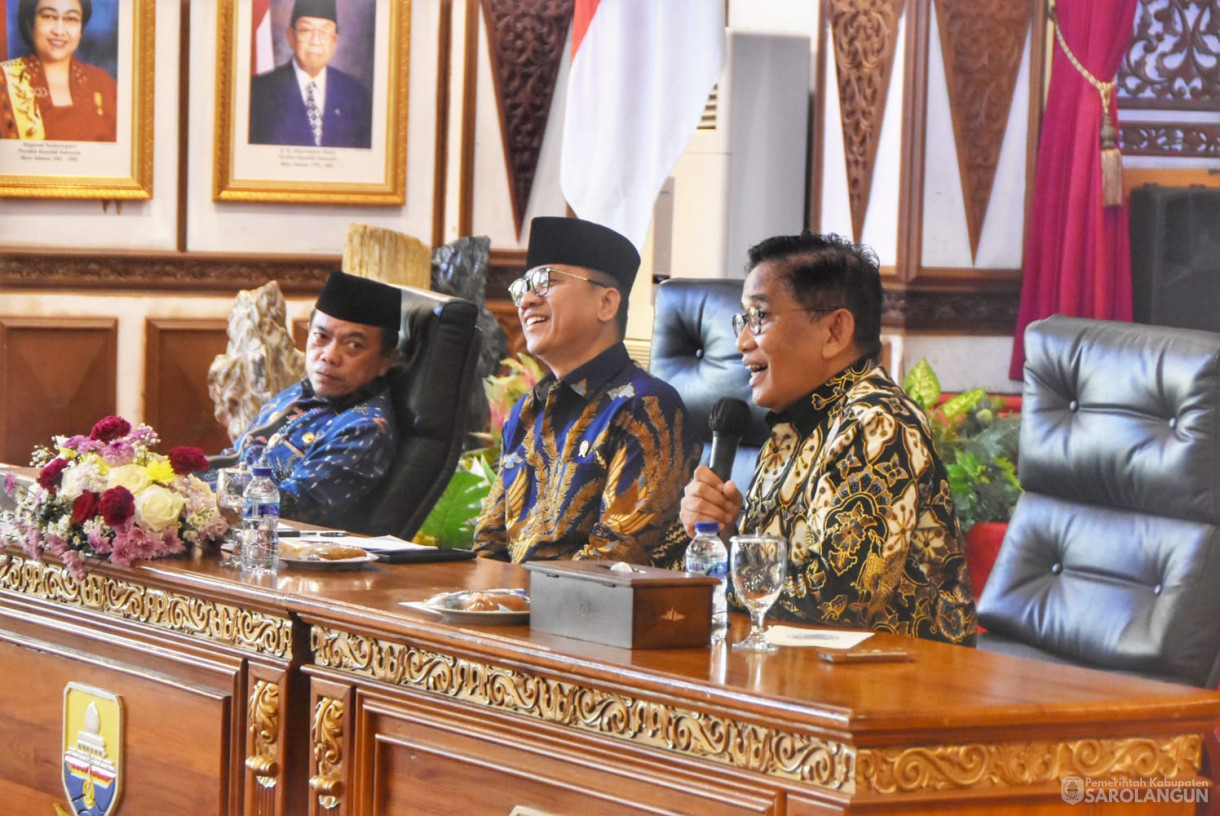 5 Januari 2025 - Silaturahmi Dengan Menteri Desa Dan Pembangunan Daerah Tertinggal Republik Indonesia, Bertempat di Rumah Dinas Gubernur Jambi