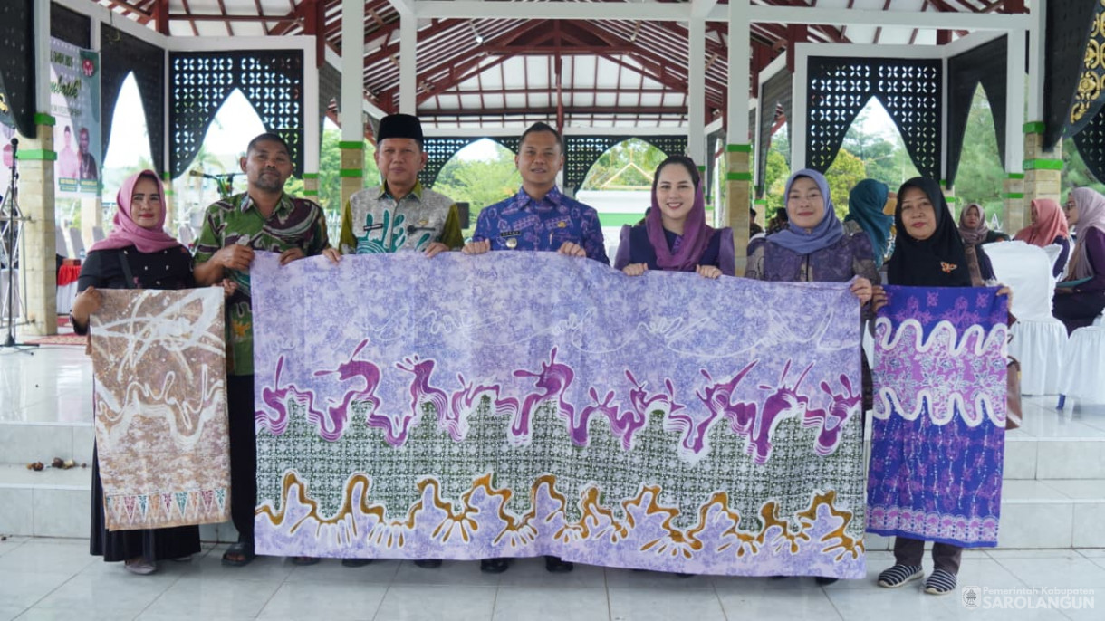 9 Oktober 2025&nbsp; Memperingatan Hari Batik Nasional Bertempat di lapangan gunung kembang kabupaten Sarolangun