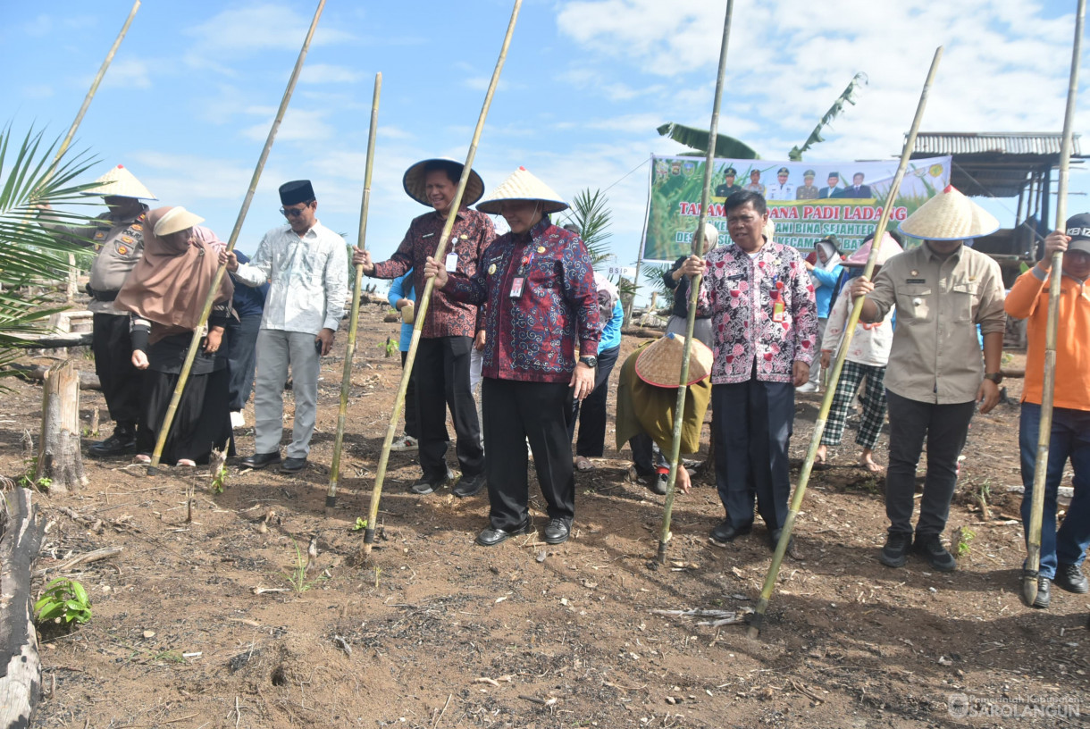 19 September 2024 -&nbsp;Tanam Perdana Padi Ladang di Kelompok Tani Bina Sejahtera yg diliput langsung oleh TV TANI Indonesia secara LIVE Pukul 09.00 WIB, Bertempat di Desa Dusun Dalam Kecamatan Batin VIII