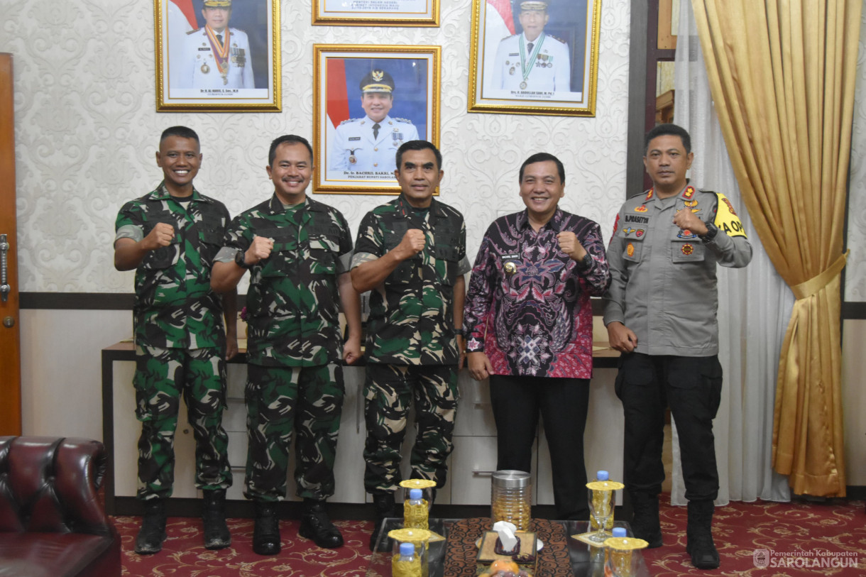 17 Januari 2024 - Menyambut Kedatangan Danrem 042 Garuda Putih Di Rumah Dinas Bupati Sarolangun