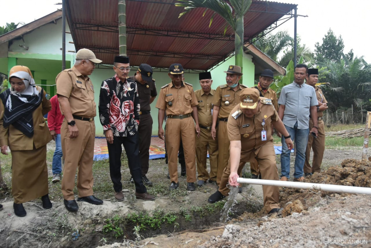 19 September 2023 - Penjabat Bupati Sarolangun Bersama Forokopimda Mengecek Lokasi Sumur Bor Program Spam 2023 Desa Pematang Kulim Kecamatan Pelawan