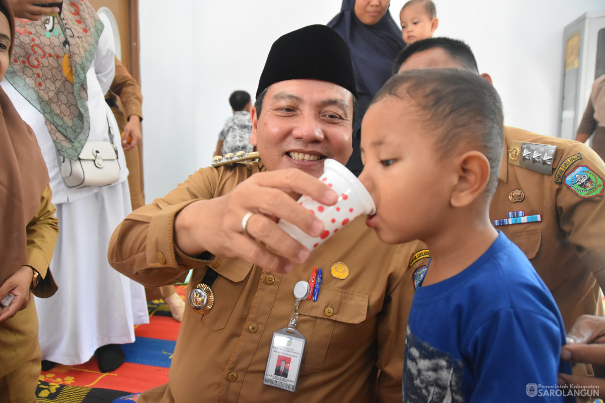 28 November 2023 - Meninjau Dan Memberikan Makan Pada Anak Beresiko Stunting Di Rumah Cegah Stunting Desa Bernai