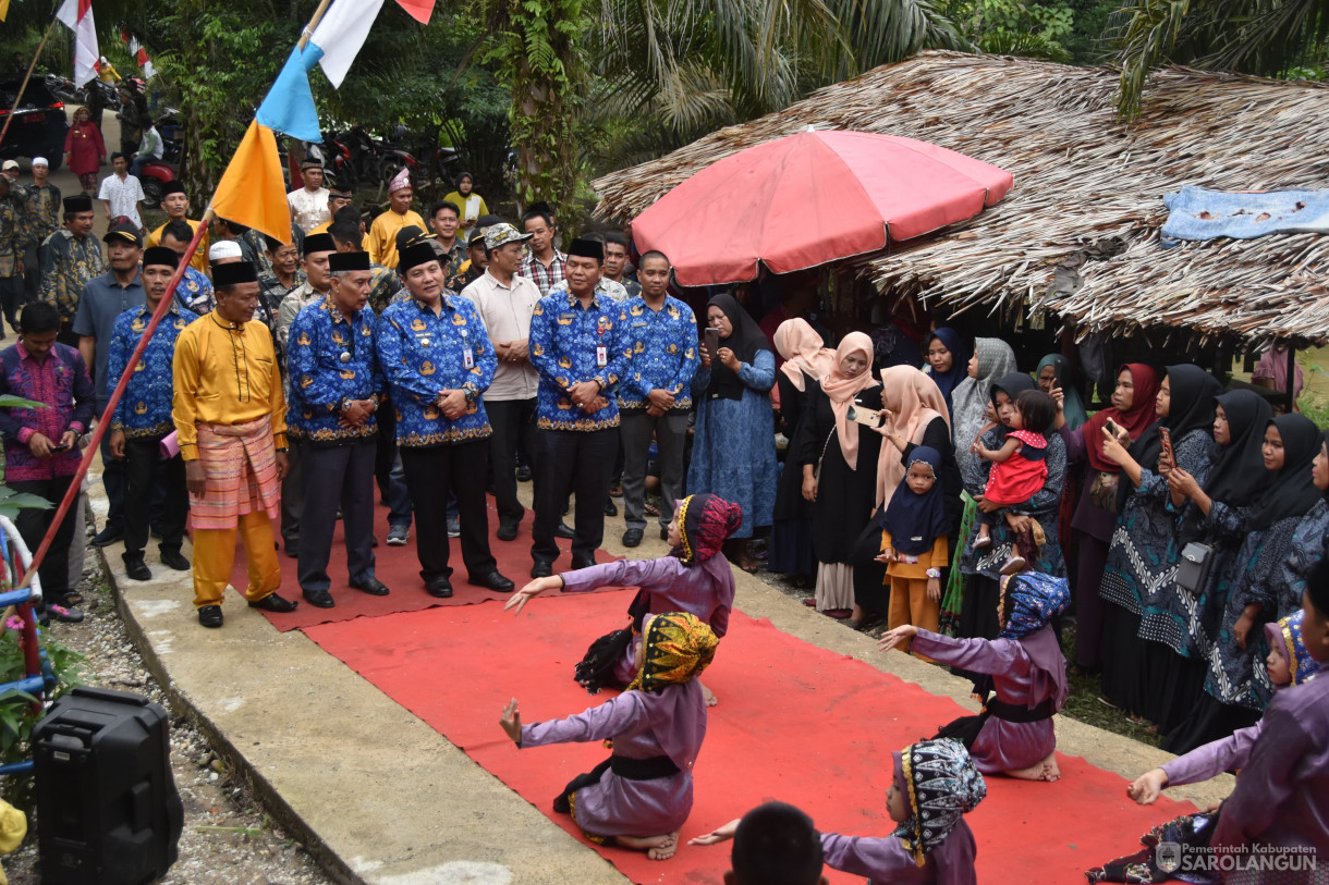 30 November 2023 - Penyerahan Bantuan Sembako Untuk Masyarakat Miskin Ekstrim Program Penanganan Kemiskinan, Pengendalian Inflasi Dan Pencegahan Stunting, Sekaligus Peresmian Pendopo Desa Lubuk Sepuh Dan Pemb