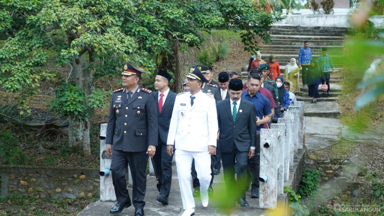 Upacara Peringatan Hari Sumpah Pemuda di Lapangan Gunung Kembang Sarolangun