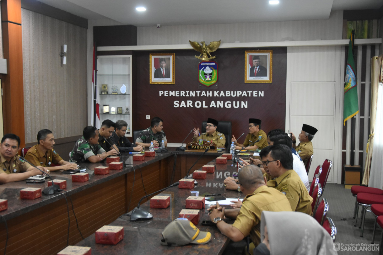 18 Desember 2023 - Rapat TPID Via Zoom Meeting Di Ruang Pola Utama Kantor Bupati Sarolangun