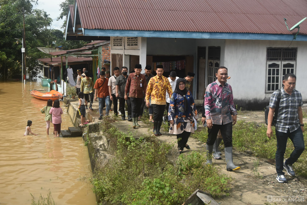 6 Maret 2025 - Peninjauan Lokasi Banjir dan Penyerahan Bantuan Bagi Korban Terdampak Banjir di Kecamatan Mandiangin&nbsp;