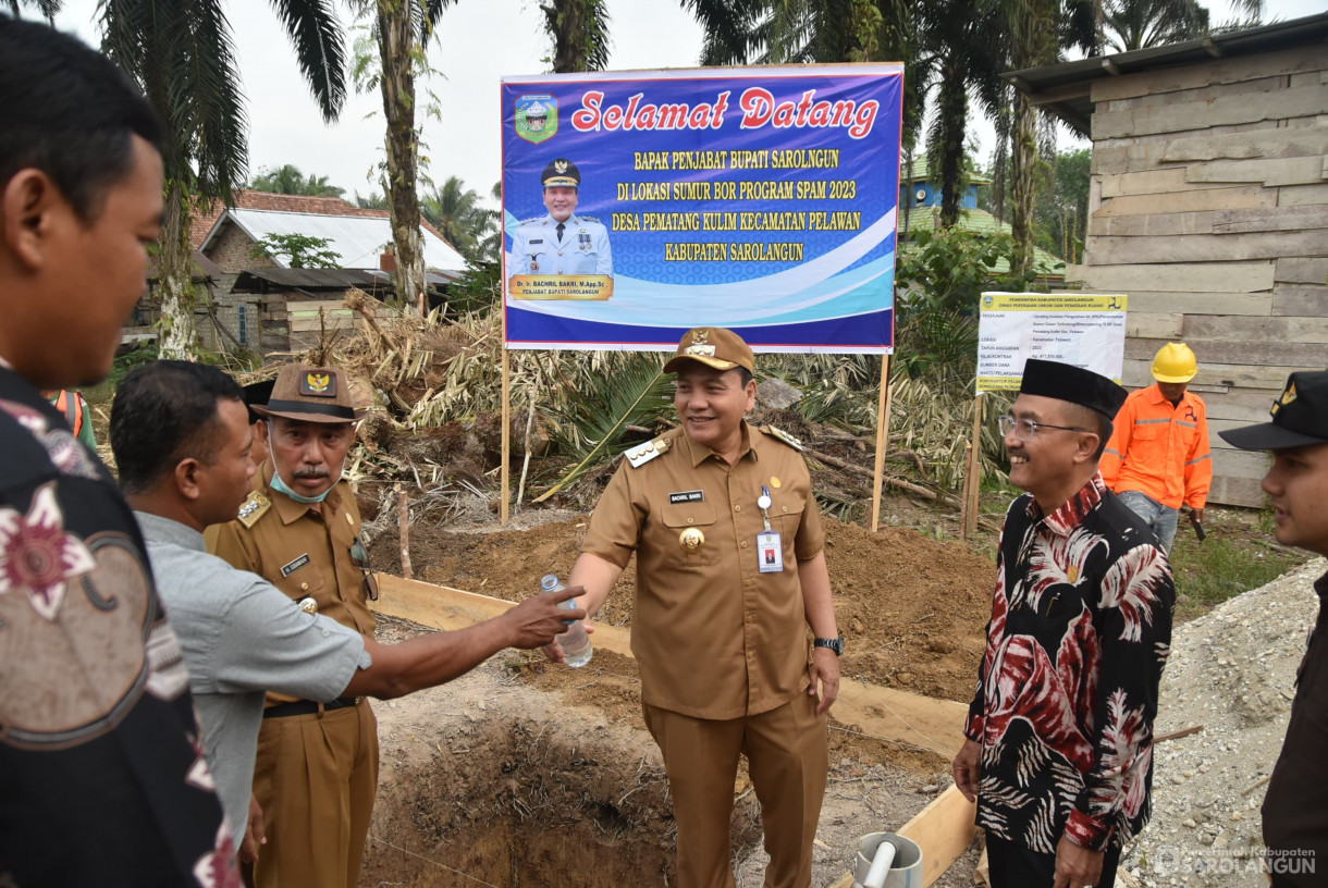 19 September 2023 - Penjabat Bupati Sarolangun Bersama Forokopimda Mengecek Lokasi Sumur Bor Program Spam 2023 Desa Pematang Kulim Kecamatan Pelawan