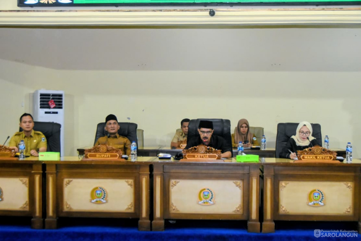 3 November 2025&nbsp; Rapat Paripurna Tingkat I Tahap 2 Pandangan Umum Fraksi Fraksi DPRD terhadap RKUA dan PPAS Anggaran Pendapatan dan Belanja Daerah Kabupaten Sarolangun Tahun Anggaran 2026