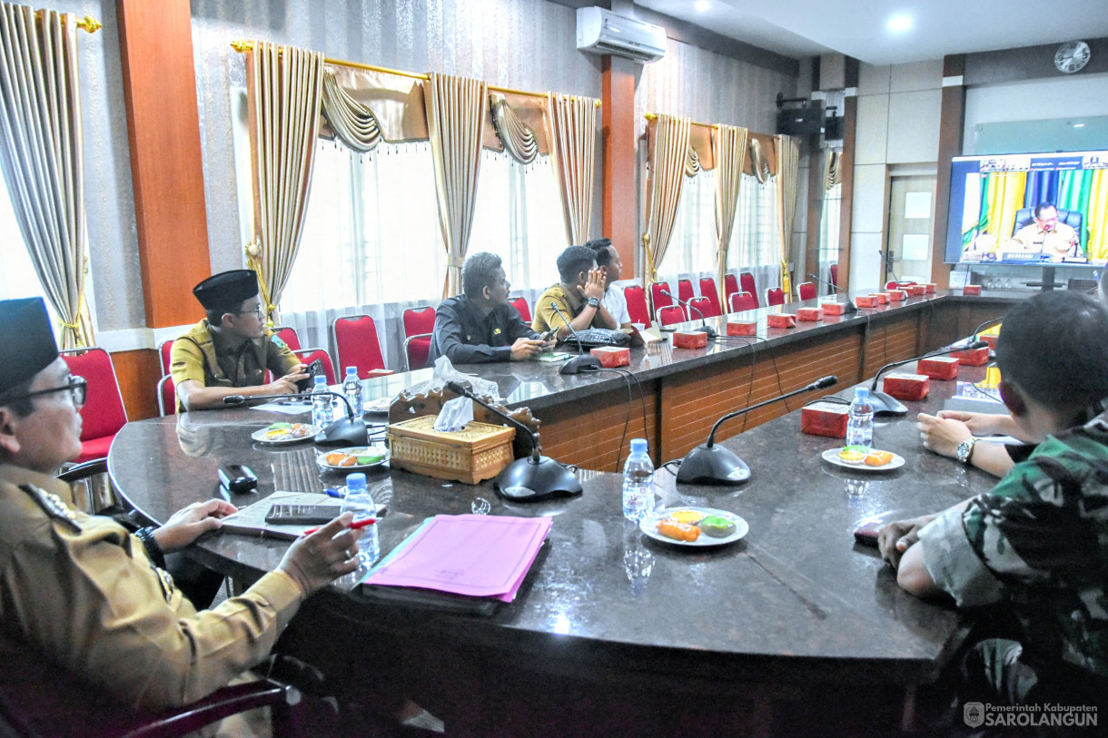 20 November 2023 - Penjabat Bupati Sarolangun Menghadiri Rapat TPID Via Zoom Meeting di Ruang Pola Utama Kantor Bupati Sarolangun