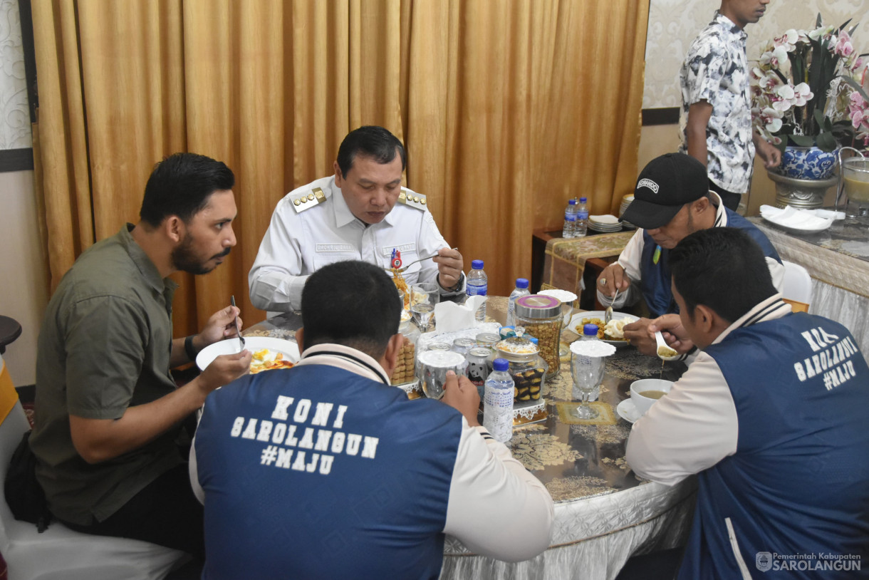 19 Juni 2024 - Sarapan Bersama Sekaligus Pelepasan Atlit Cabor Taekwondo Dalam Kejurprov Di Rumah Dinas Bupati Sarolangun