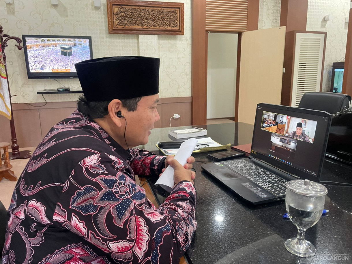 3 November 2023 -&nbsp;Penjabat Bupati Sarolangun Menghadiri dan Sekaligus Membuka secara Resmi Pelatihan Fungsional Perencana Pemerintah Kabupaten Sarolangun Tahun 2023 Melalui Zoom Metting di Kantor Bupati Sarolangun