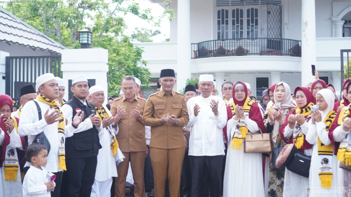 30 September 2025&nbsp; Pelepasan Jamaah Umroh Rombongan H. Muhammad Saihu Bertempat di Desa Pelawan